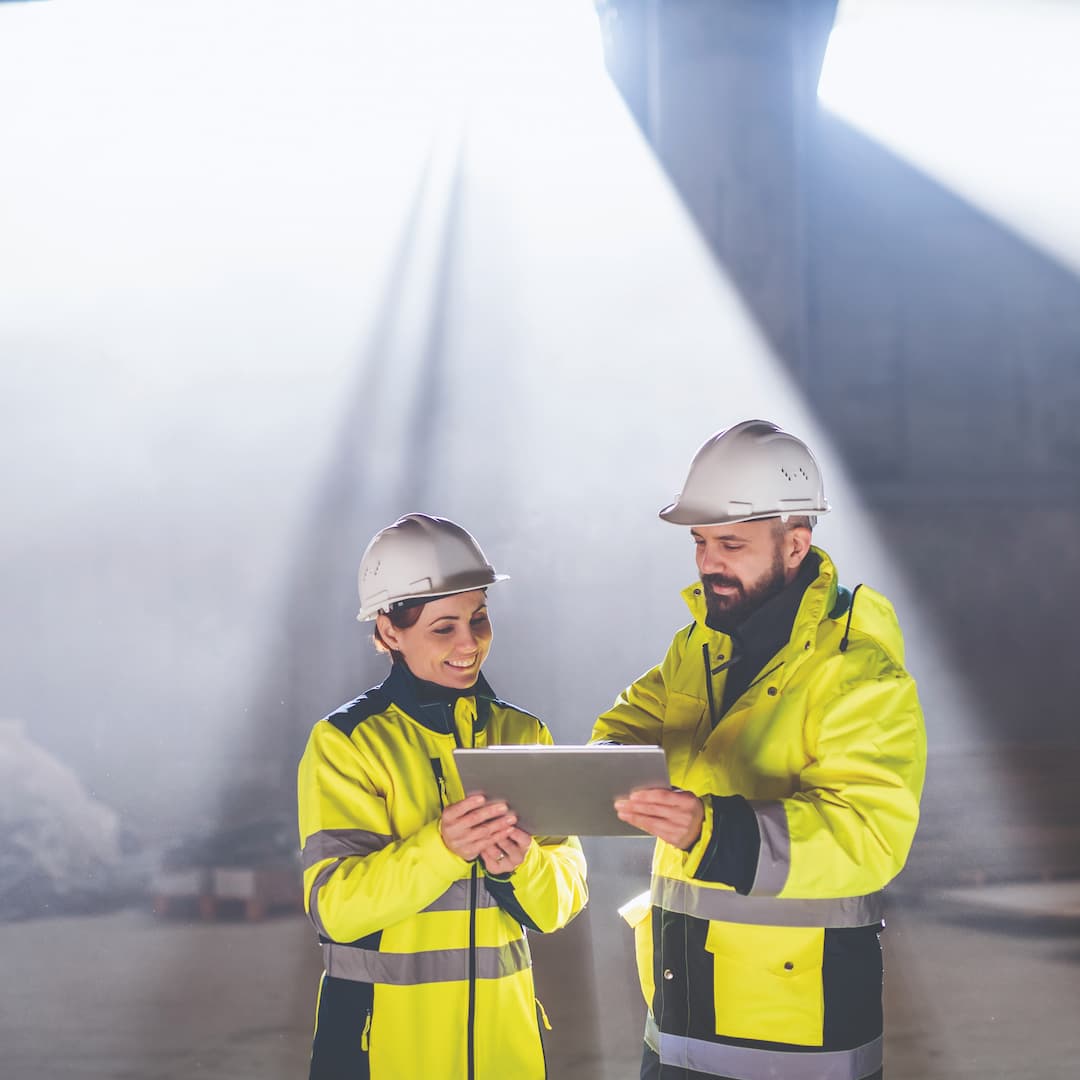 Male female wearing hi-vis workwear.jpg (56 KB)
